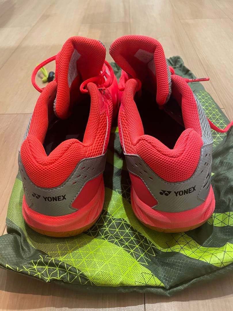 YONEX SHB-D5 バドミントンシューズ シルバー/レッド