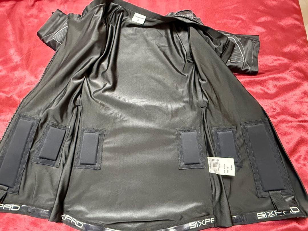 SIXPAD トレーニングシャツ＆パンツセット S/M綺麗な状態です！レディース