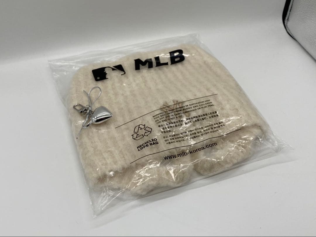 値引き可韓国　MLB korea 猫耳　ニット帽　ビーニー　紐付き　カリナ着用