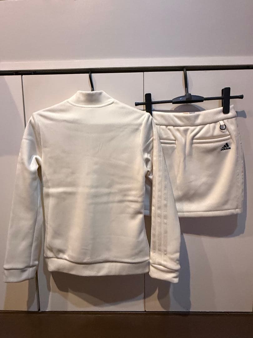 冬物セール　新品　adidas ホワイト　ボアセットアップ
