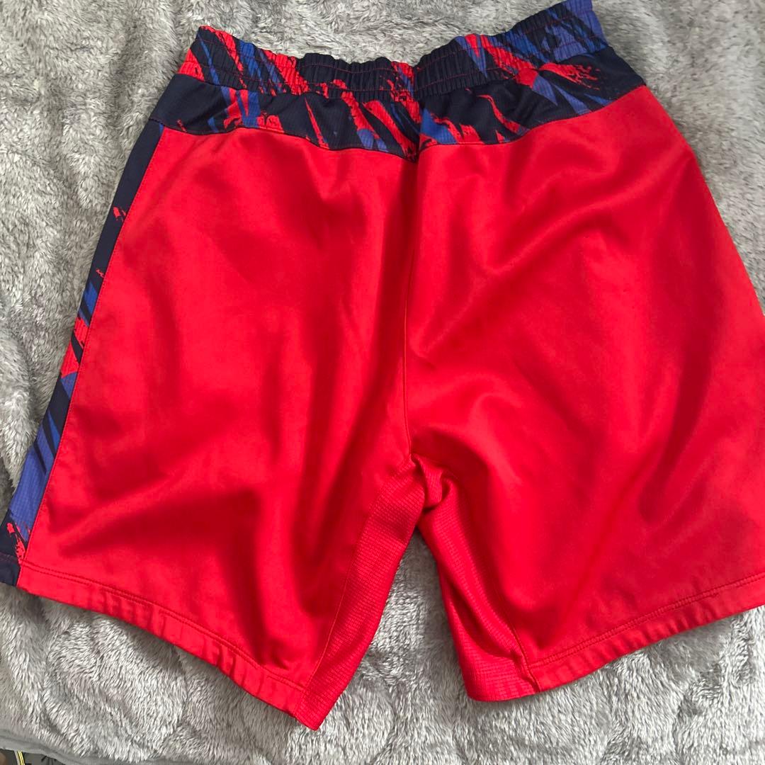 ヨネックス レッドショートパンツ