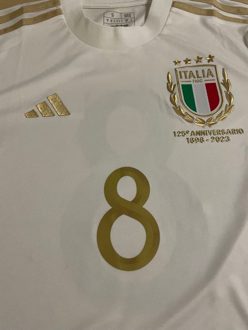 アディダスサッカーイタリア代表125周年記念白ユニフォーム23トナーリ金FIGC
