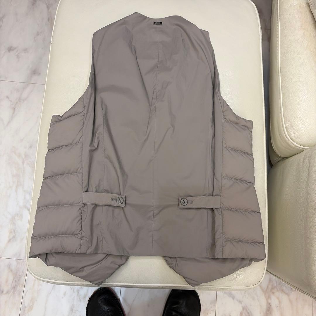 Herno グレー ダウンベスト