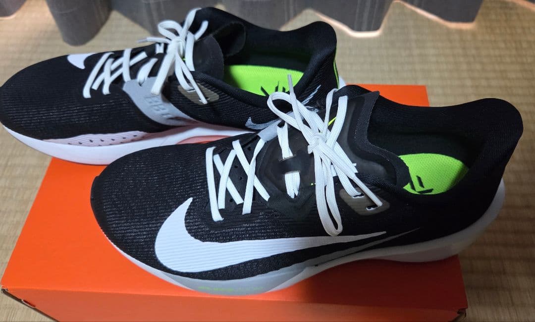 Nike AlR ZOOM RlVAL FLY 4 ブラック/ホワイト