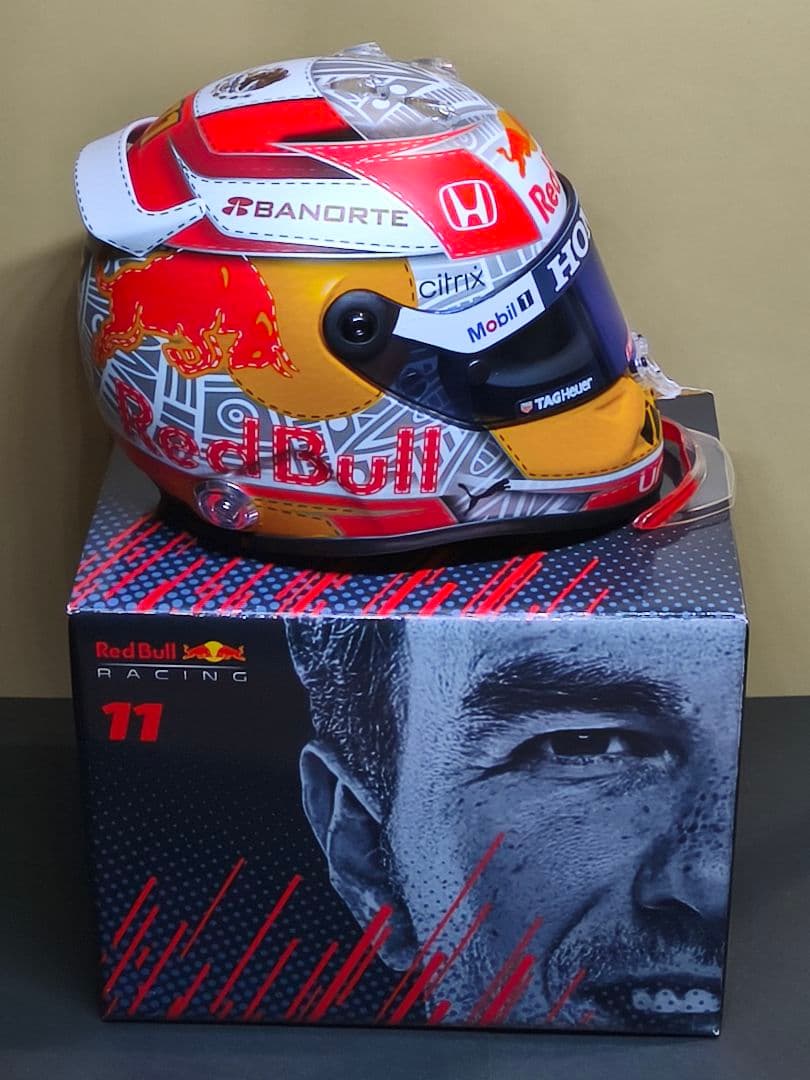 レッドブルレーシング ペレス1/2ヘルメット　サイン 2021オーストリアGP