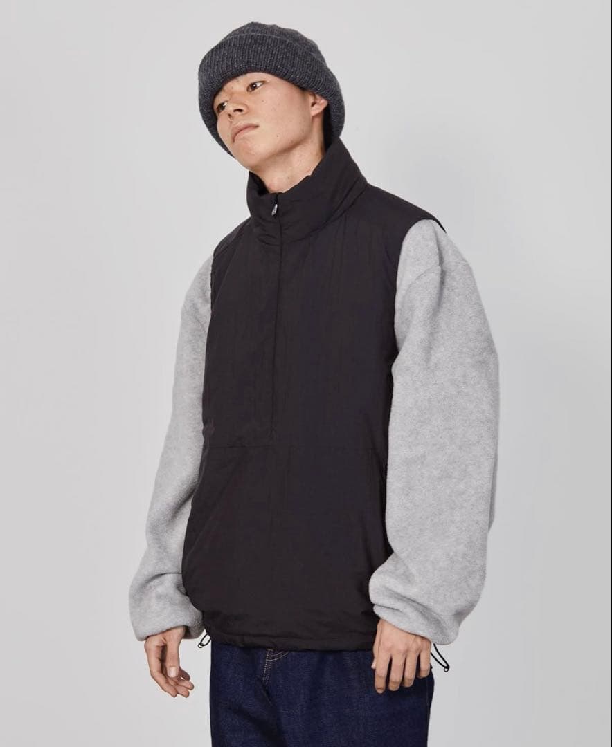ジャケット・アウター SO ORIGINAL HALF ZIP PADDING VEST(BLACK)