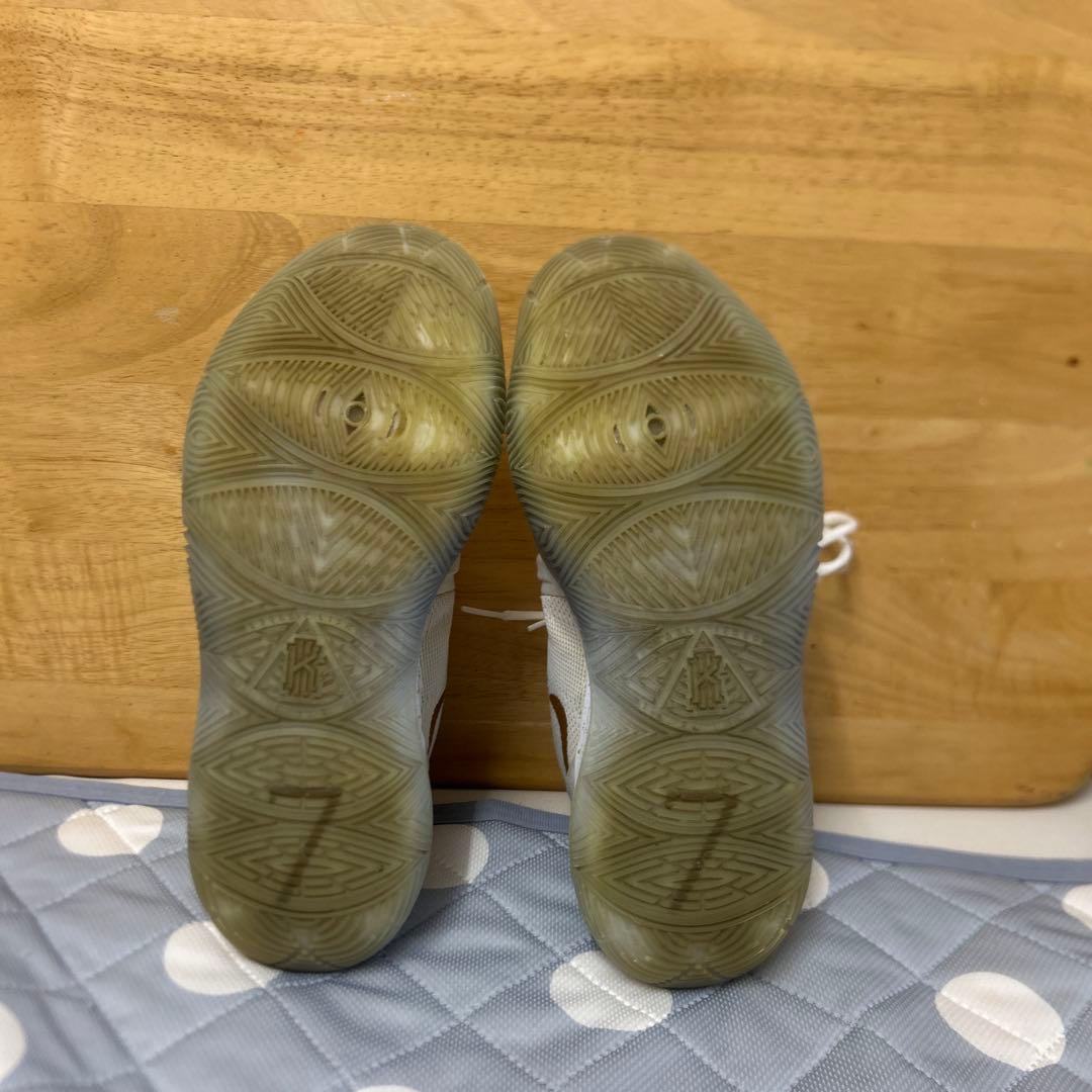 Nike カイリー5 バイユー