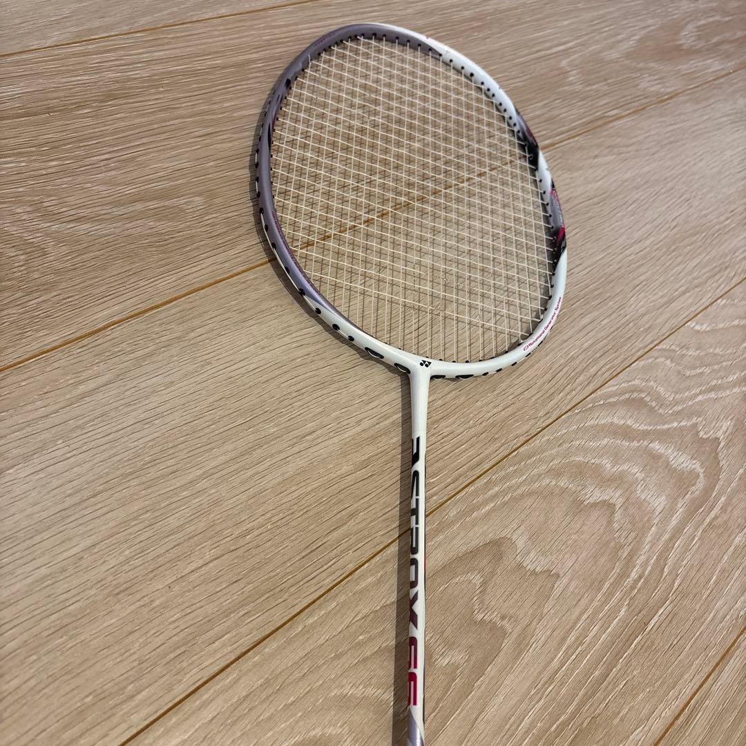 ヨネックス　ASTROX 66 ホワイト/レッド バドミントンラケット