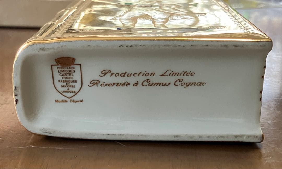 Camus Napoleon Cognac 750ml 金色ブック型