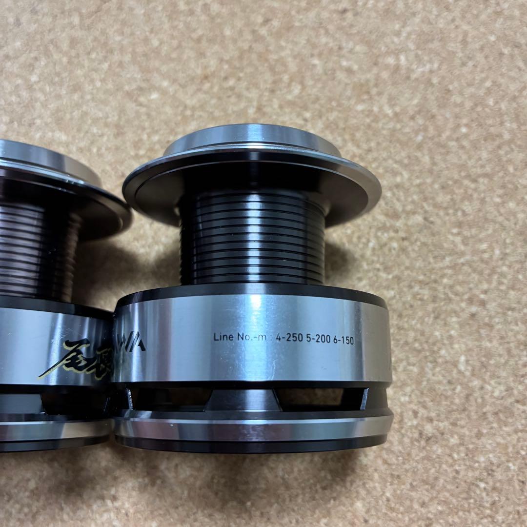 釣*ん様 尾長モンスター 4000LBD スプール2個セット スペアスプール グ