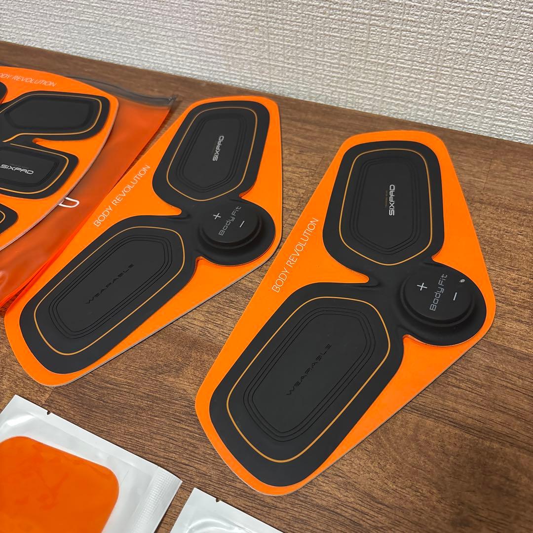 【正規品】電池とシート付　シックスパッド SIXPAD 3点セット