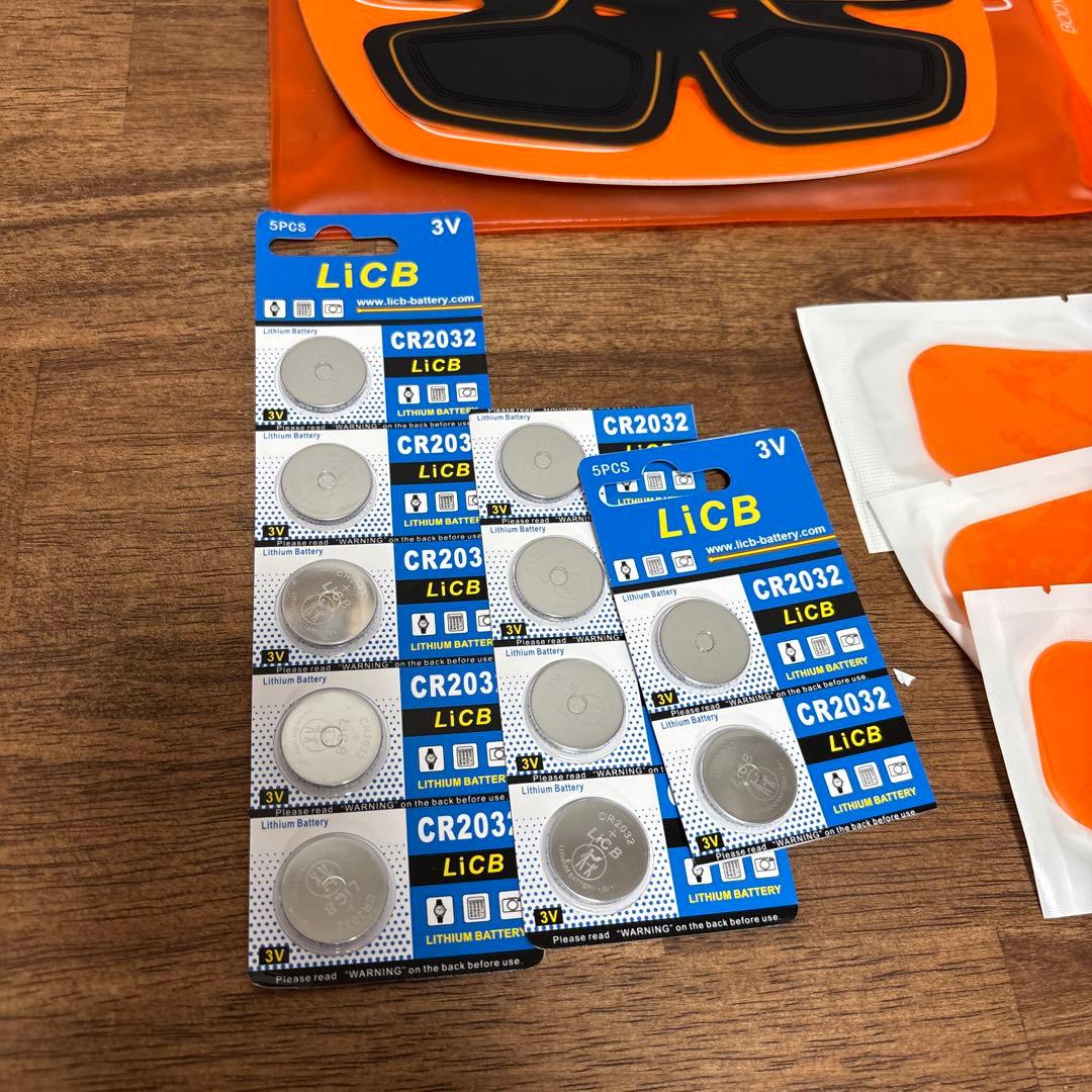 【正規品】電池とシート付　シックスパッド SIXPAD 3点セット