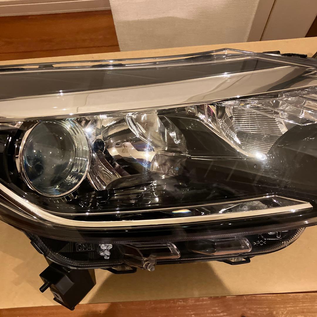 日産ノート　E12 ヘッドライト