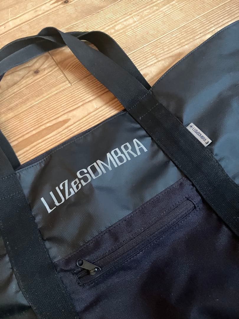 Luz e Sombra Futebolista トートバッグ 黒