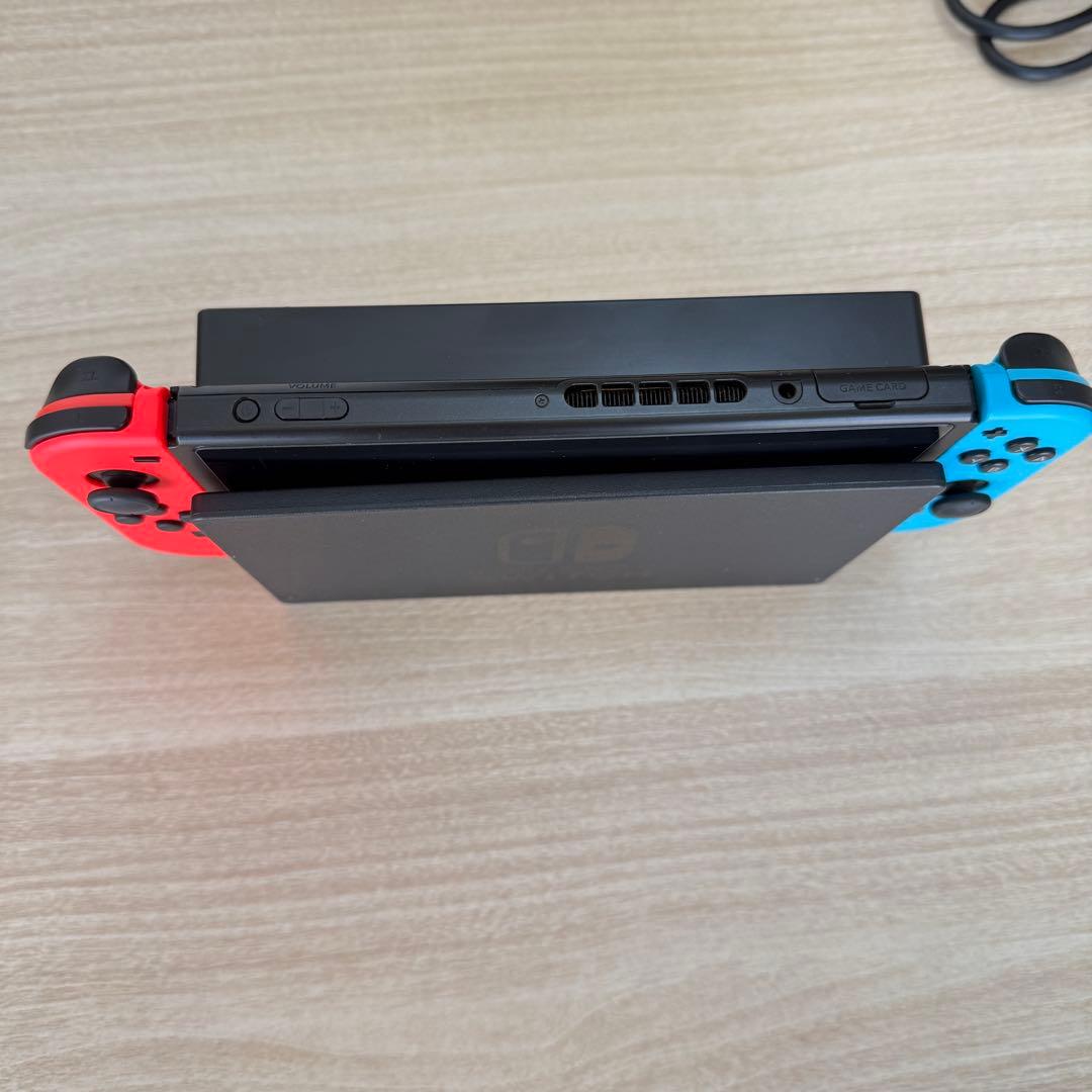 美品　Nintendo Switch 本体 ポーチ付き 箱無し