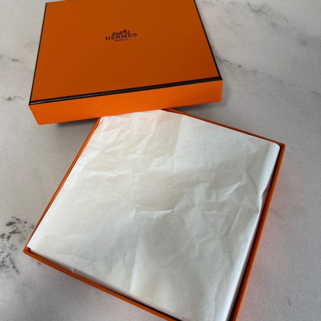 新品エルメス HERMES ハンカチ Hレリーフ ブルーシエル×ホワイト Hロゴ