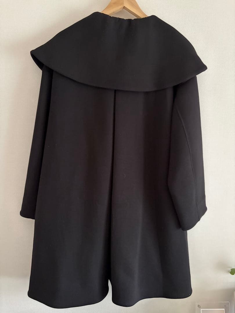 アンミヌ　ケープカラーコート　（Black）