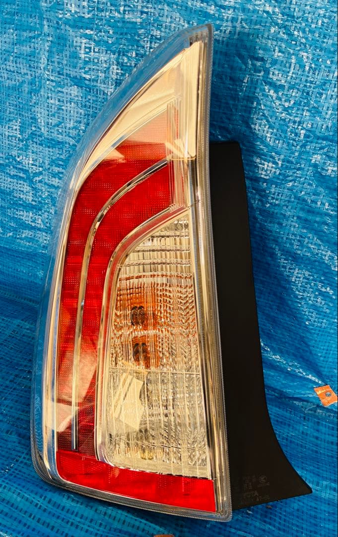 ［状態良好］30プリウス（ZVW30）後期型の純正テールランプ左右セット