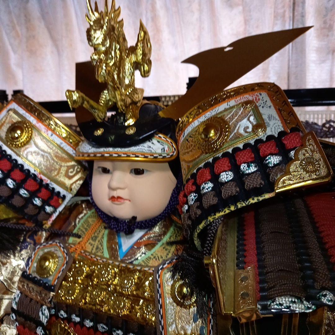 秀月作　五月人形　子供大将　黒塗山水盛工三段飾り　端午の節句