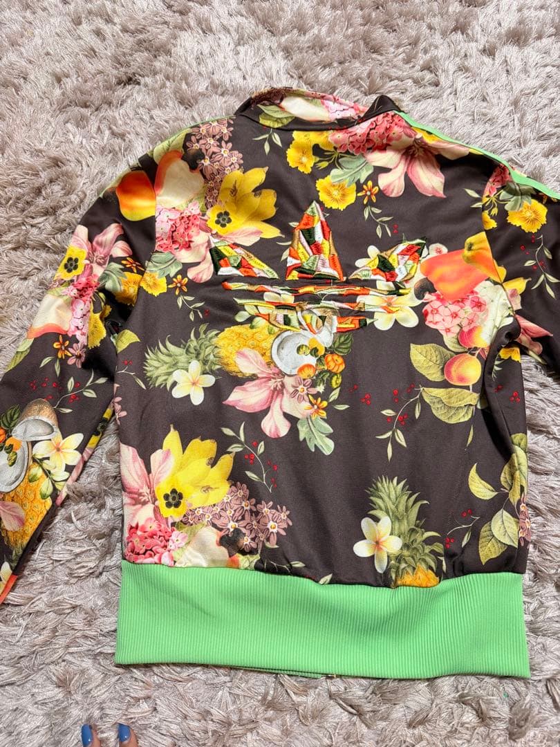 adidas アディダス花柄のトラックジャケットフローラル