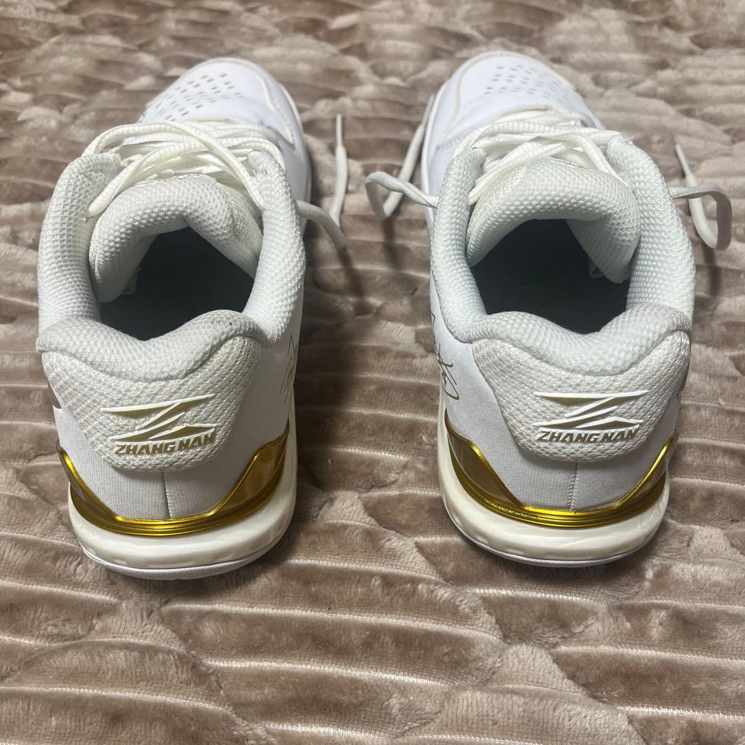 ねこ様【美品】LI-NING バドミントンシューズ AYAS036 24.5cm
