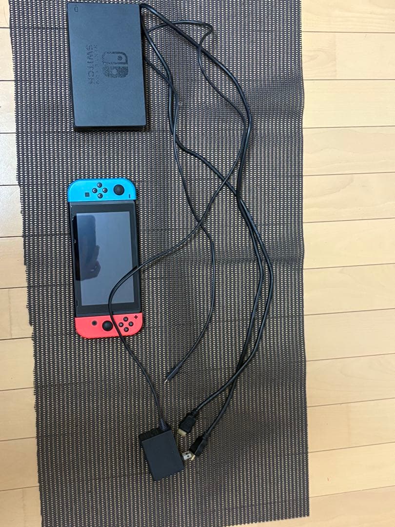 Nintendo Switch本体美品有線コントローラー付き ジョイコン極美品