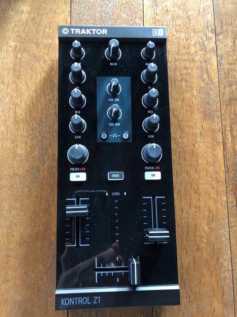 DJ機材 Native Instruments TRAKTOR KONTROL Z1