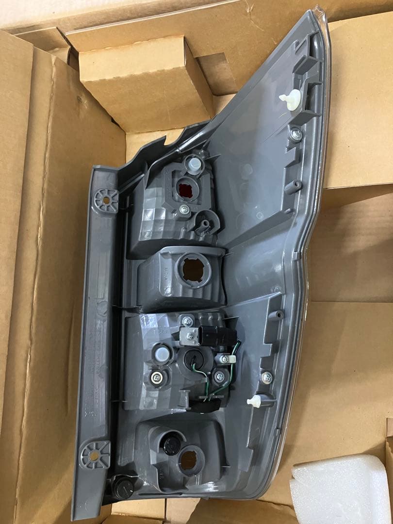 RK5ステップワゴンテールランプ クリア/レッド