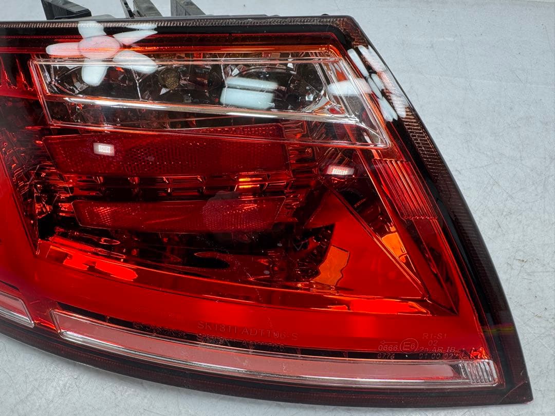 LEDアウディTT RS クーペ 8J 2.0TFSI 左側テールランプ レッド