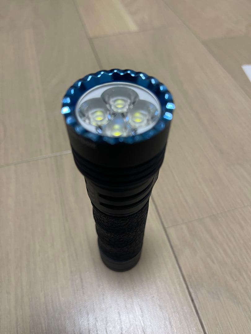 Seeker 4 pro 懐中電灯 4LED 黒 ホルスター付き