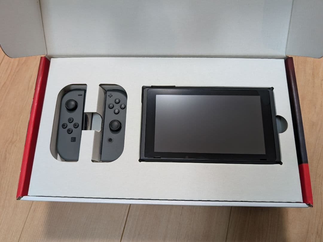 Nintendo Switch　(SDカード、ケース付き)