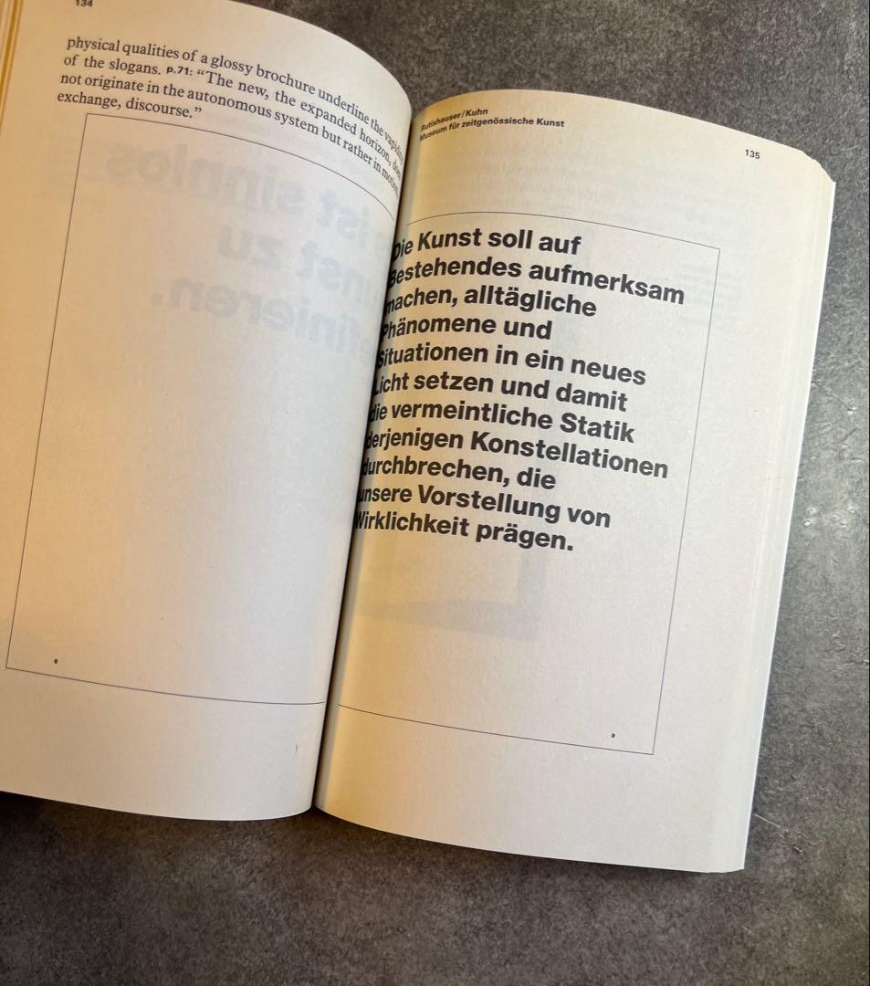 アート・デザイン・音楽 61 Books With Black Type on White Cover