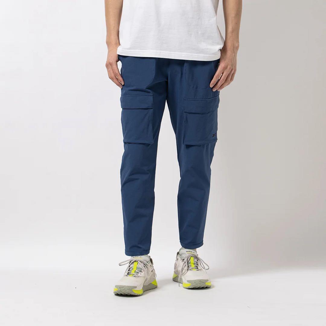 新品未使用Reebok ネイビーフルジップパーカー　ストレッチカーゴセットアップ