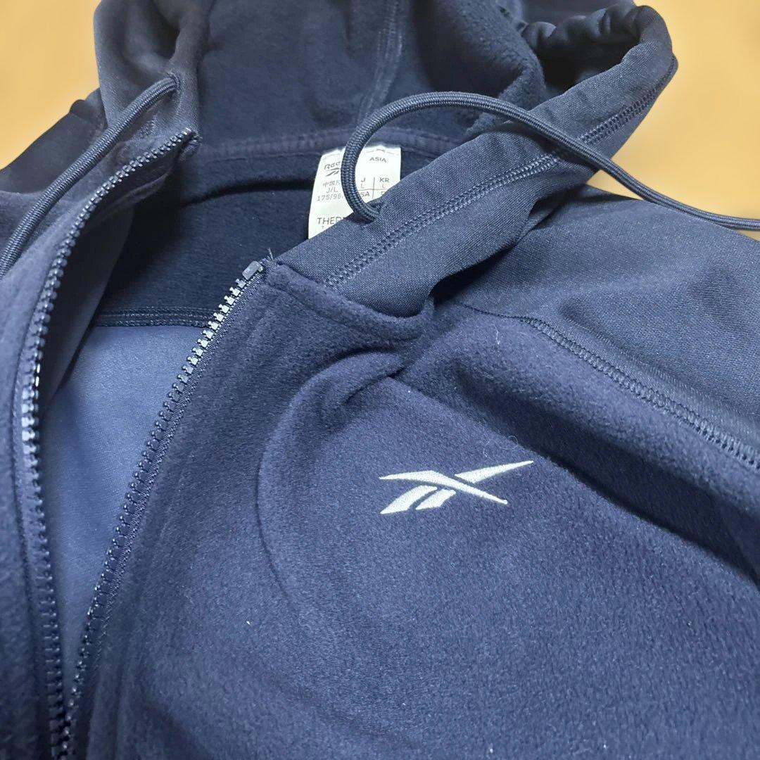 新品未使用Reebok ネイビーフルジップパーカー　ストレッチカーゴセットアップ